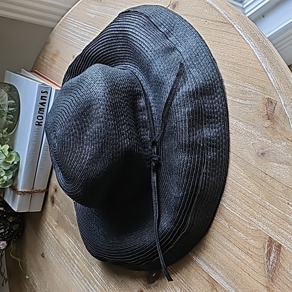 Sunn Sand Black Beach Hat - in excellent preloved condition - Picture 1 of 6
